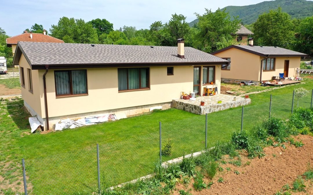 гр. Ботевград 2 къщи